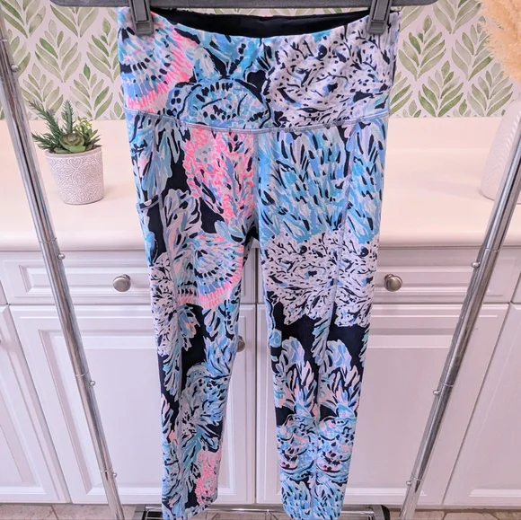 Lilly Pulitzer Blue and Pink Patterned Leggings Party In Paradise Small - Picture 2 of 7